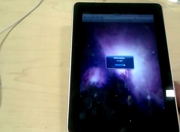 ipad jailbreak Пользователи продолжают взламывать iPhone 4 и iPad в магазинах Apple